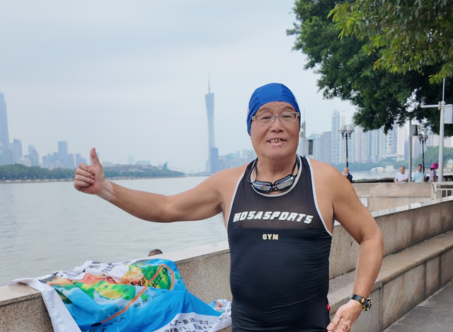 72岁老爷叔从上海"游"到广州！15年前世博会就曾轰动一时↗