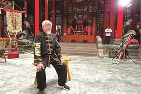 83岁白胡子爷爷龙舟跳艄火遍全网，啥来头？图片