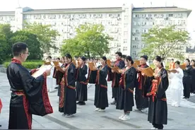 纪念李时珍诞辰506周年，湖北中医药大学举行“传承时珍薪火”系列活动图片