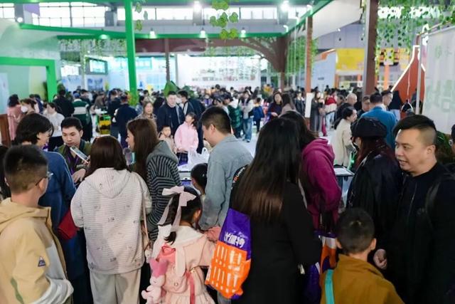 主题打卡、志愿服务、品牌展区…青年发展型城市的宠物博览会亮点多多