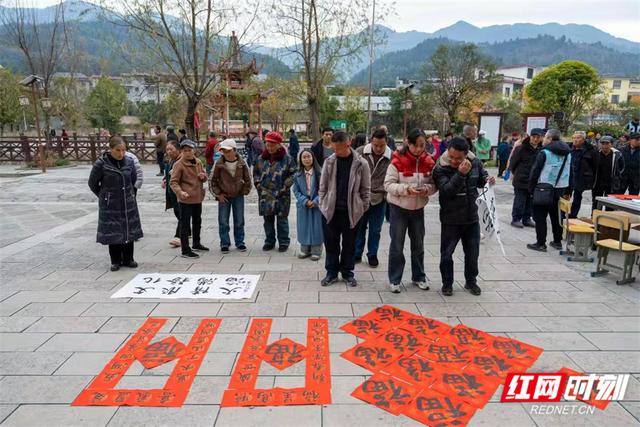 文化暖流涌苗乡 湖南文旅志愿服务走进湘西送“文化年货”