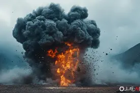 美国海军一架战斗机坠毁，两名飞行员弹射逃生图片