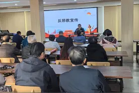 党员先行 合力筑牢反诈反邪“防火墙”图片