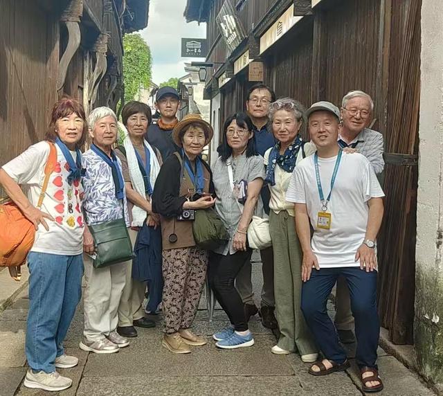 最高津贴开到1500元/天：入境游火热背后，外语导游去哪儿了