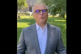 果然视频·看天下|塞交通部长“唱”中文歌，表情陶醉图片