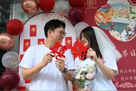 七夕特辑丨甜蜜“爆棚” 我们领证啦！图片
