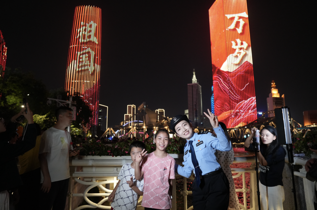 海河风光+金街烟火，他们把安全感拉满了！