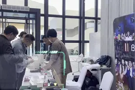 魔术让青年之间更有联结图片