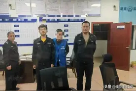 男子扫快递二维码，银行卡多出了29600元……图片