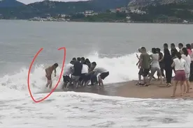 新闻追踪丨勇闯怒海救人，青岛大叔、“红短裤”大哥申报见义勇为图片