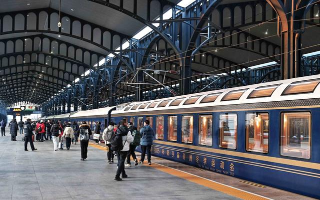 “伊春号-至尊亚雪”旅游专列首次“试跑”