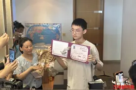 谁收到了湖南高考首封清华录取通知书？雅礼学子张乐天：小学就痴迷数学，非常善于规划时间图片