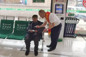 镇远农商银行：持续开展“大堂经理体验日”活动图片