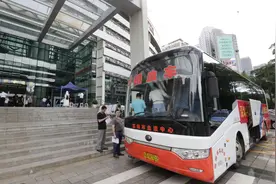 为爱挽袖！深圳报业集团开展无偿献血活动图片