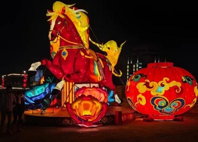长安灯会的马多成“马”了！双园千灯万马，解锁马年最潮打开方式