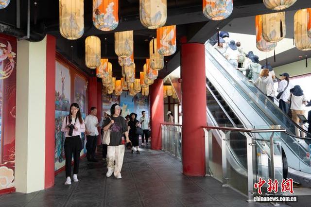 （活力中国调研行）浙江安吉仙侠小镇：让游客“一秒穿越”