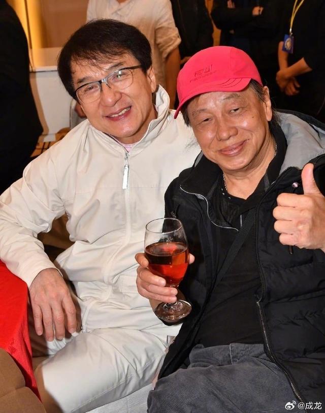 经纪人透露“火云邪神”梁小龙去世细节，回应“去世后账号仍在更新”：本想隐瞒死讯	，和平常一样维护抖音大号；成龙、周星驰等发文悼念