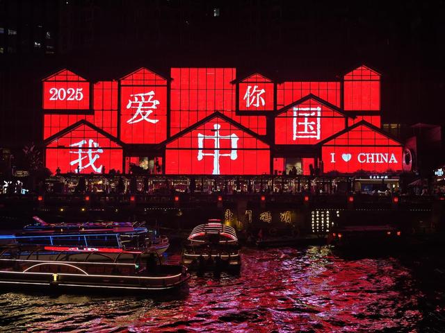 数字文创潮玩 科技树点亮夜空……民宿热度排名前列 成都国庆假期耍法“热”力全开