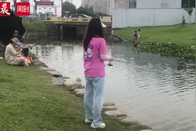 时尚小物钓兴起，爱好者们还来比赛了！钓鱼佬里也来了不少女生，就因为可爱钓具入坑图片