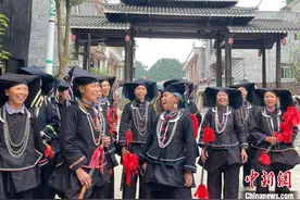 （走进中国乡村）广西壮族支系以黑为美 民俗游迎八方客图片