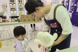 富有独特意义 还有“出生证明” 私人定制化玩偶走红图片