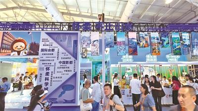 挥铲子挖文物 开直播荐好货
