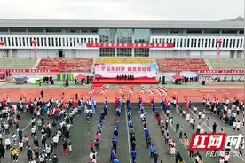 邵阳学院举行“不忘来时路 奋进新征程”65周年校庆暨第五届教职工“环校跑·健步行”主题活动图片