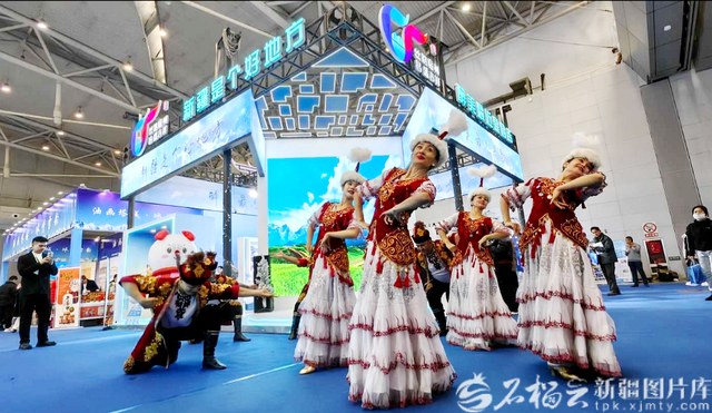 冬博会上，新疆冰雪有N种打开方式