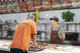 浙江杭州：“小哥驿站”暖人心图片