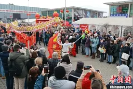 废弃工厂“爆改”商贸中心 华商在匈牙利探索转型创新图片