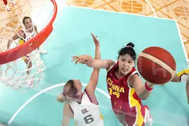中国女篮半场37-33西班牙，李月汝10分6篮板，中国14次失误图片