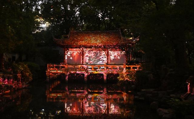 豫园首度开放夜游，从“豫享山林”到“豫见好礼”的文旅商体展新范式