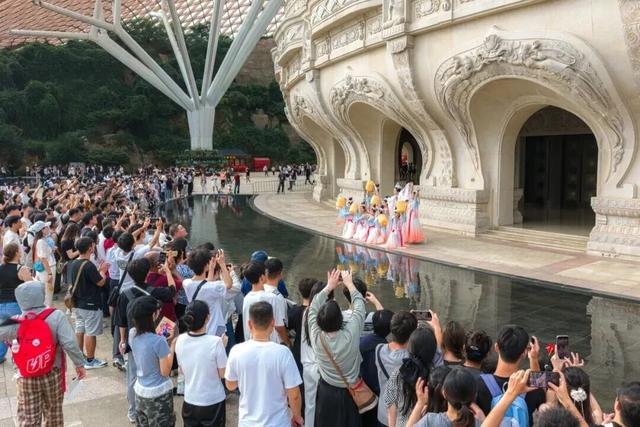 8天，323万人次！