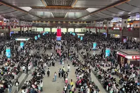 视频｜假期首日陕西铁路预计发送旅客75.4万人次 记者现场探访图片