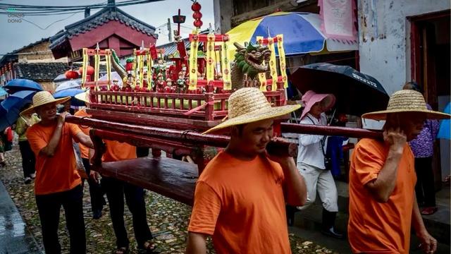 跟着非遗传承人漫步珠玑古巷，探寻广府文化