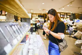 国际美妆品牌涨价，消费者会买单吗？图片