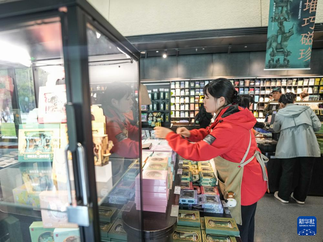 新时代中国调研行之文化中华｜文物的“新展厅”：三星堆文创潮玩的出圈密码