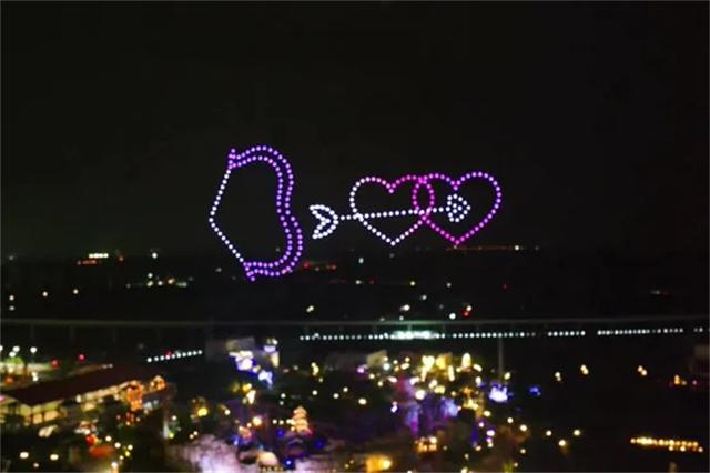 打卡浪漫新装置、集市、巡游、表演……在成都过七夕的N种玩法