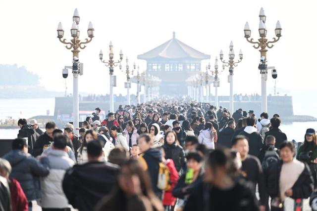 市南区“冬日暖南”活动启动