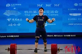 中国选手刘焕华摘得举重男子109公斤级金牌并打破两项亚运会纪录图片