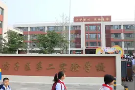 潍坊：刨地瓜、收花生 劳动开启新学期第一课图片