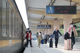 郑铁列车行 | 这趟南阳首个始发进沪列车原来还跑另一条线，车次四位数，你知道吗？图片