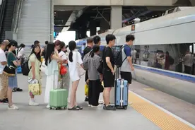 学生可提前20天预约车票，铁路部门优化学生预约购票服务图片