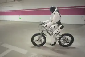 智元联手阶跃星辰，沪产机器人向“能看会说有智商”进阶……上海AI产业生态优势凸显图片
