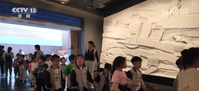 文博观展热潮不减暑期“加时” “科技+文博”让考古成果“活”起来