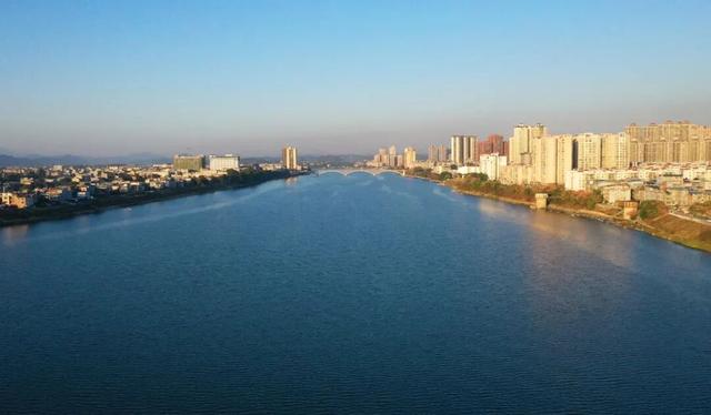 天蓝水也蓝，冬日暖阳下的融江美景不容辜负！