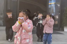 增强师生安全防范意识，幼儿园进行消防疏散演练图片