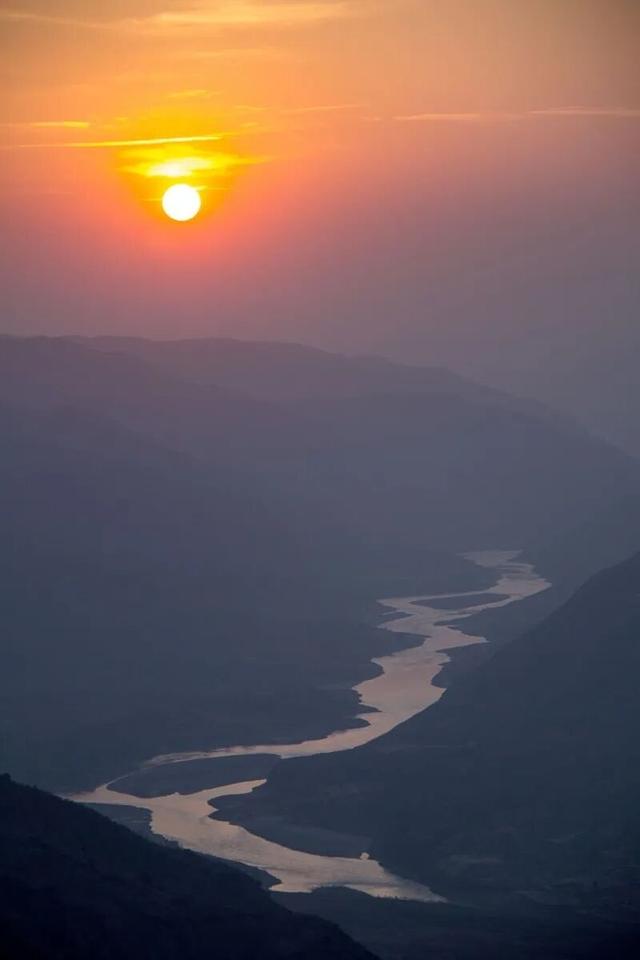 日出云海齐上阵！冬日的楚雄，美成了仙境