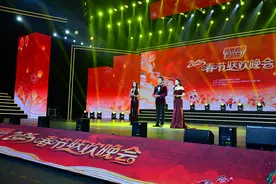 我爱湘潭我的家丨银蛇献瑞莲城舞 本土春晚欢乐多图片