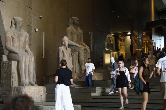 中东行记丨金字塔下，崛起一座新博物馆